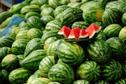 维族网红吃瓜,揭秘网络红人的幕后生活