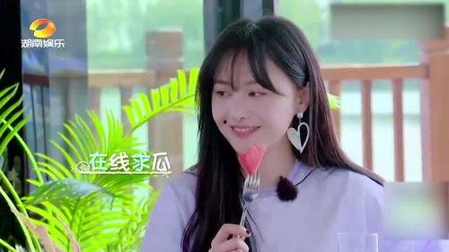 网曝在线吃瓜,在线吃瓜成潮流，揭秘网络热议背后的真相